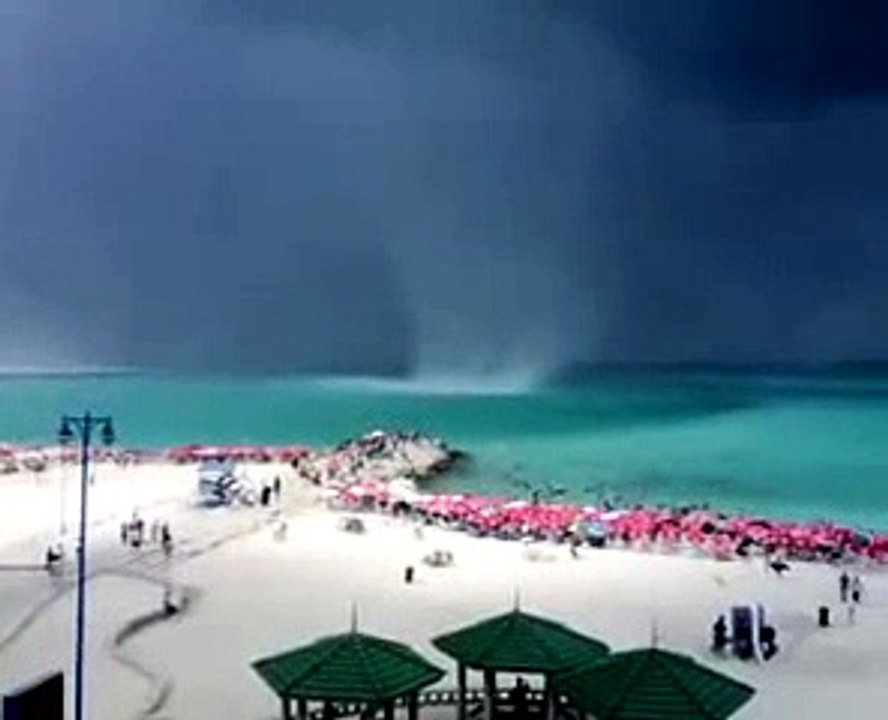 اعصار فى مرسى مطروح بمصر سبحان الله