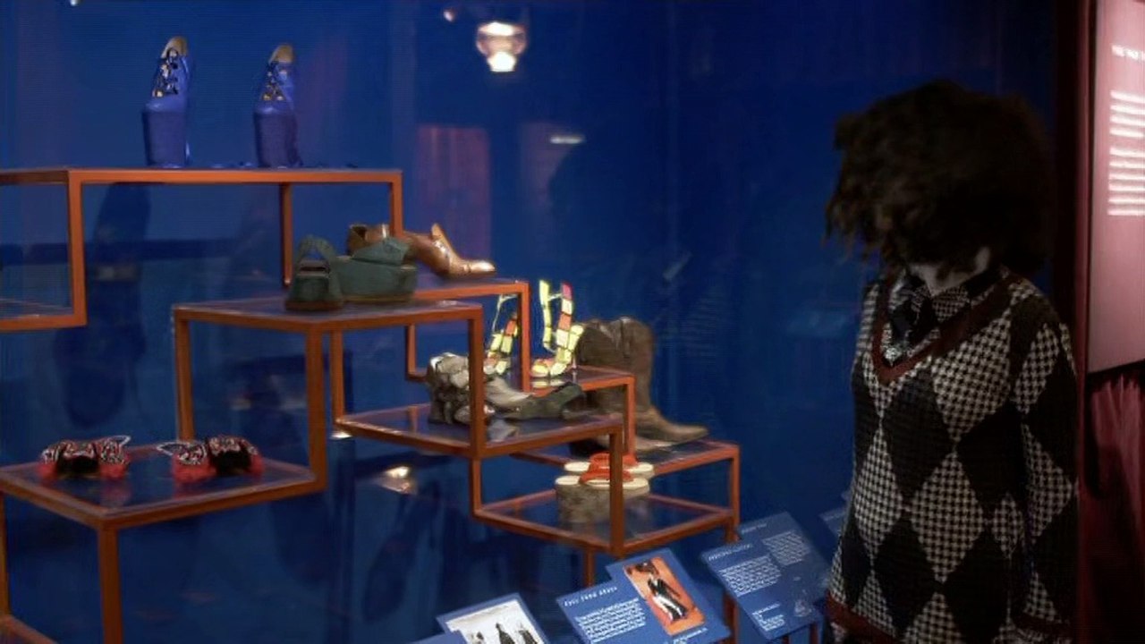 Lianne La Havas on Shoes