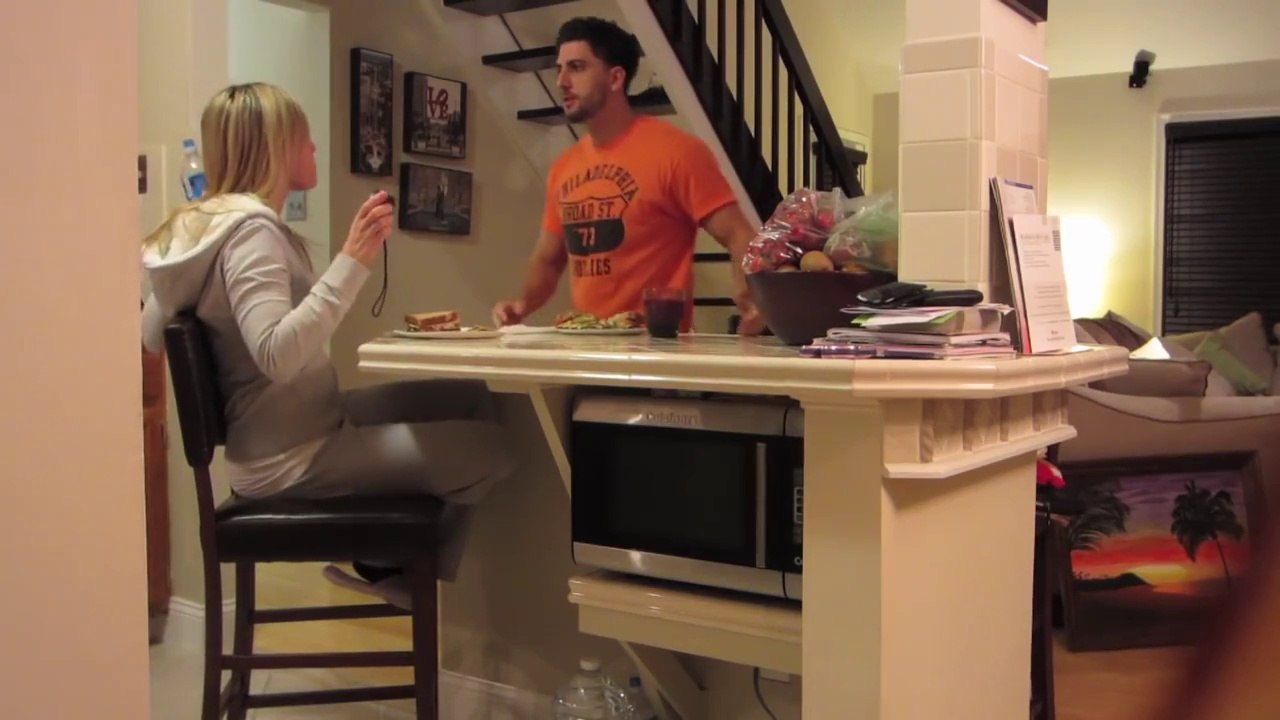 GIRLFRIEND MAKES SAND-wich PRANK