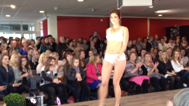 Salon du mariage : un défilé haut en couleurs