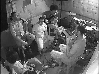 هوبا يا هوبا وانا عايز اروح ارووبا - دردشه باند