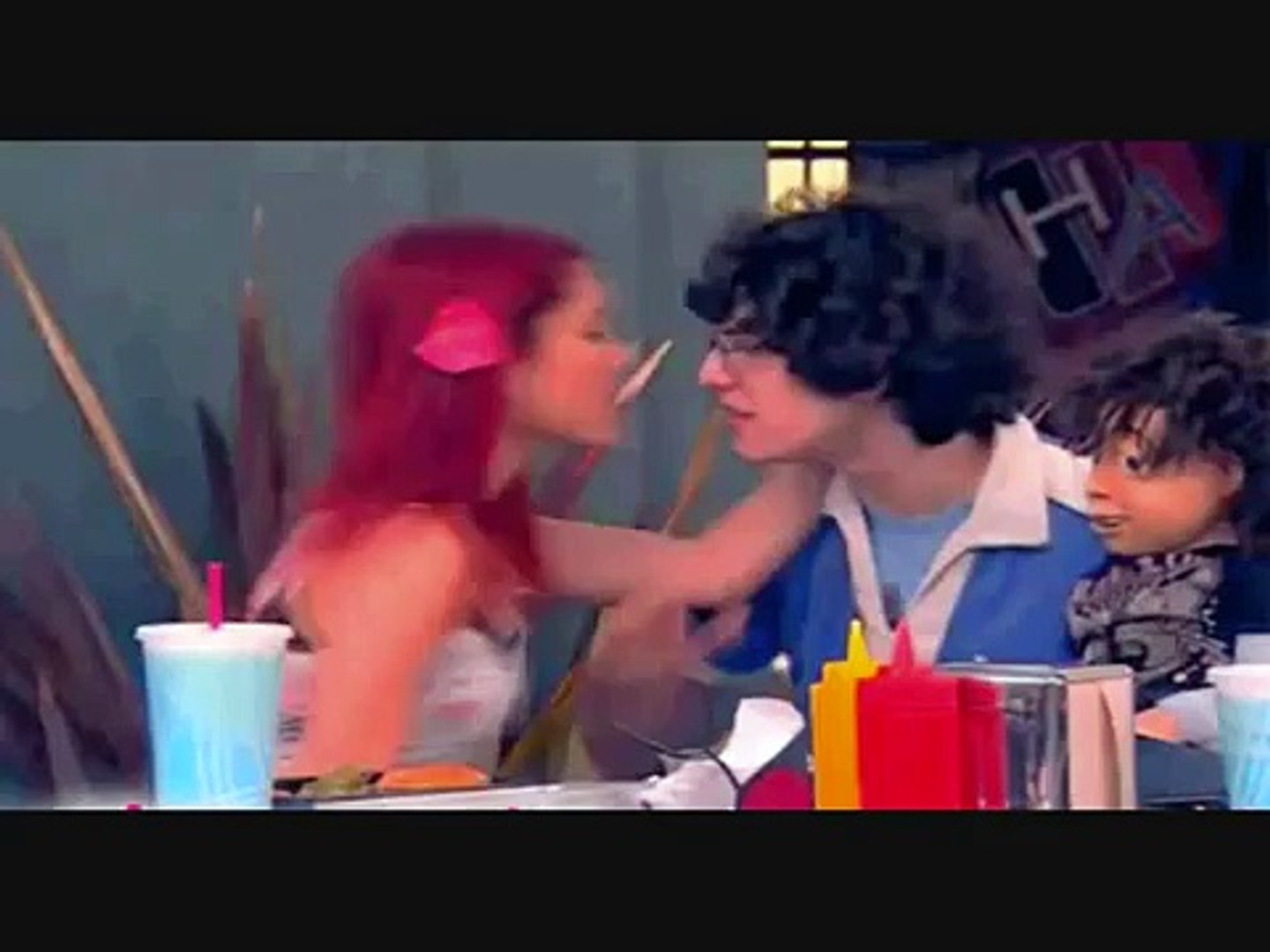 Victorious Cat And Robbie Kiss