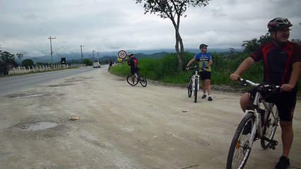Amigos nas trilhas do Vale do Paraíba, 48 km, trilhas rurais, Taubaté, SP, Brasil.