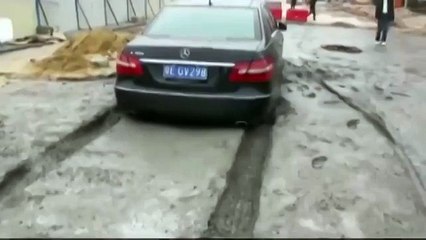 Хотел проехать на новеньком Мерседесе по бетону