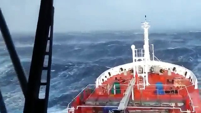 Шторм в Индийском океане