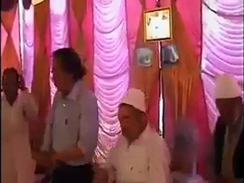 How these guys are performing namaz and what kind of namaz is this...?? sham on them