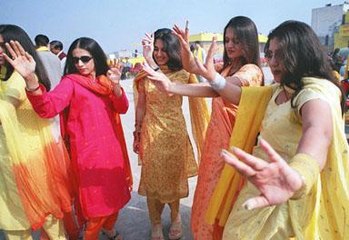 Adhi Raati Manji Hildi -  Parinday (1992 Full Urdu Punjabi Film)_1-HD