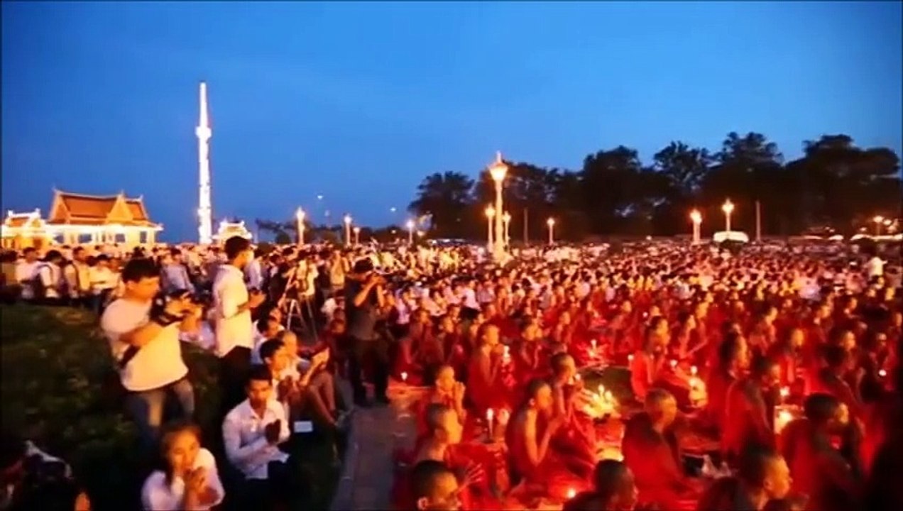 King Norodom Sihanouk Thousands of monks join in meditation to mourn His Majesty