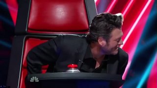 Christina Aguilera funny moment on NBC The Voice 3