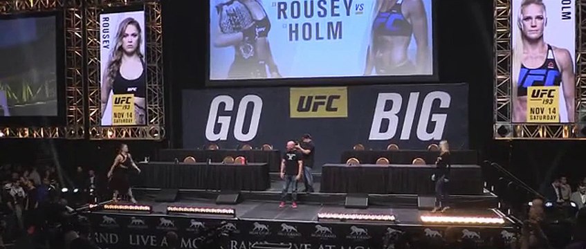 UFC 193 Ronda Rousey Holly Holm Staredown