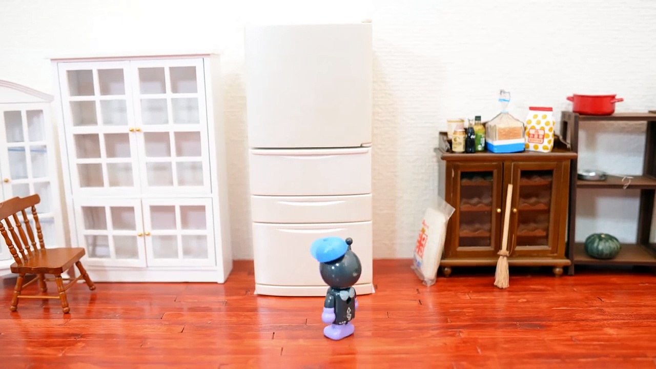 アンパンマンおもちゃアニメ 犬の餌やり Anpanman Toy