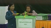 بدء عمليات التصويت بالانتخابات البرلمانية في ميانمار
