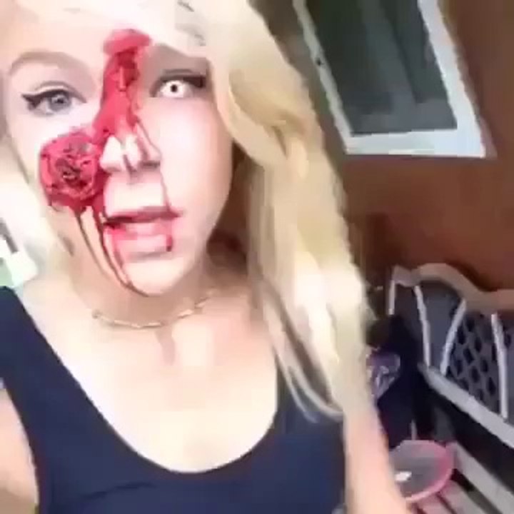 Yüzüne Yaptığı Makyajla Annesinin Aklını Alan Kız - Komik videolar - Funny videos