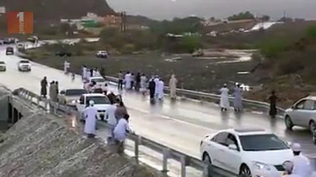 Rare Video Of sudden Flood in Saudi Arabia