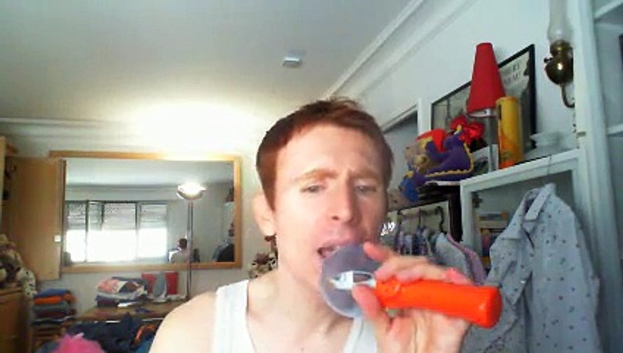 Wiwi égratigne "its kyz my life" de Gad Emaleh & les Bratisla Boys