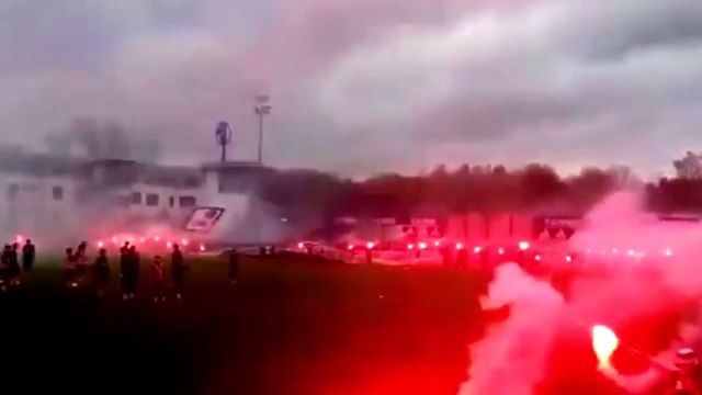 Les supporters de Schalke enflamment le centre d'entrainement !