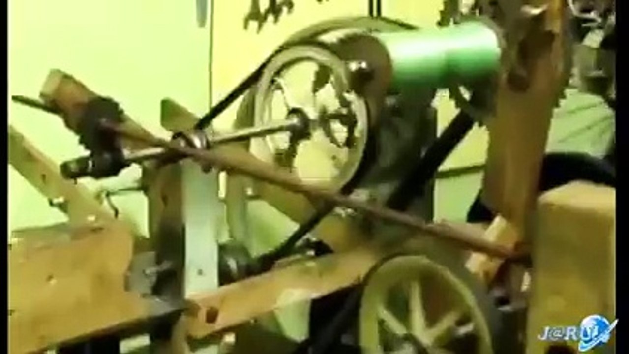 Plastic bottle making brush