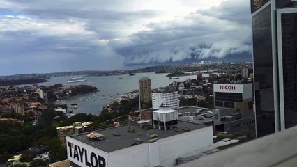 ¡Espectacular nube 'tsunami' en Sidney!