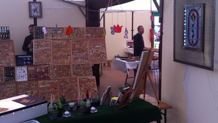 Une passionnée de vitrail à la foire aux rillauds