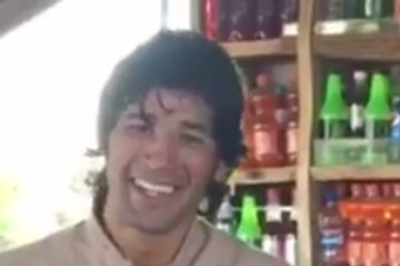 PTI Chairman Imran Khan's Look Alike spotted in a Bakery Shop