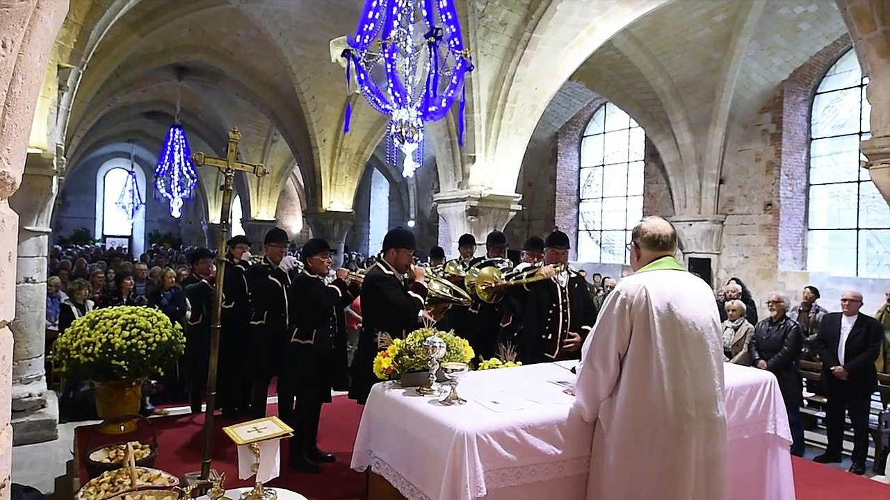 ST HUBERT A L ABBAYE DE VAUCELLES