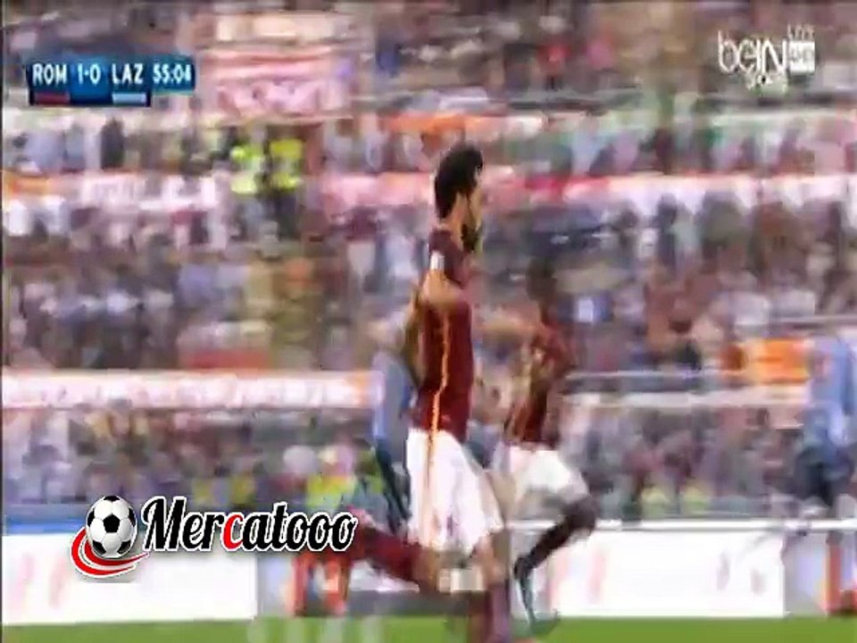 خروج محمد صلاح بعد إصابة خطيرة بمباراة لاتسيو