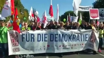 Hundreds Of Thousands Protest In Berlin Against EU-U.S. : Trade Deal , Germany