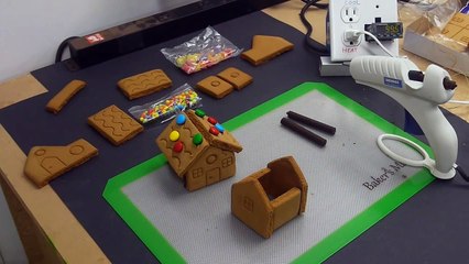 Chocolate gun dispenses edible molten chocolate