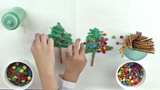 PRETZEL CHRISTMAS TREES Easy cake pop alternative for kids yummy party treat Charli & Ashl