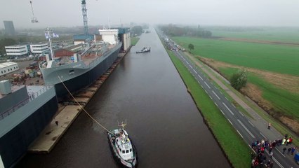 L'incroyable mise à l'eau d'un bateau cargo