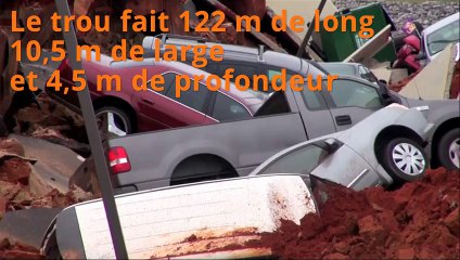 Tout un parking englouti par un énorme trou
