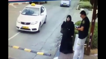 Une femme tente de poignarder la garde de patrouille israélienne