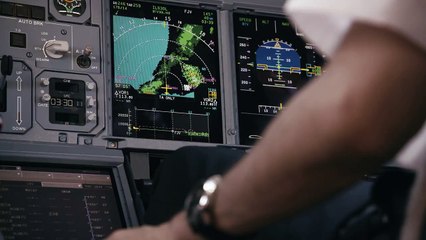 Impressionnant : Ils frôlent un AirBus en Jetpack !