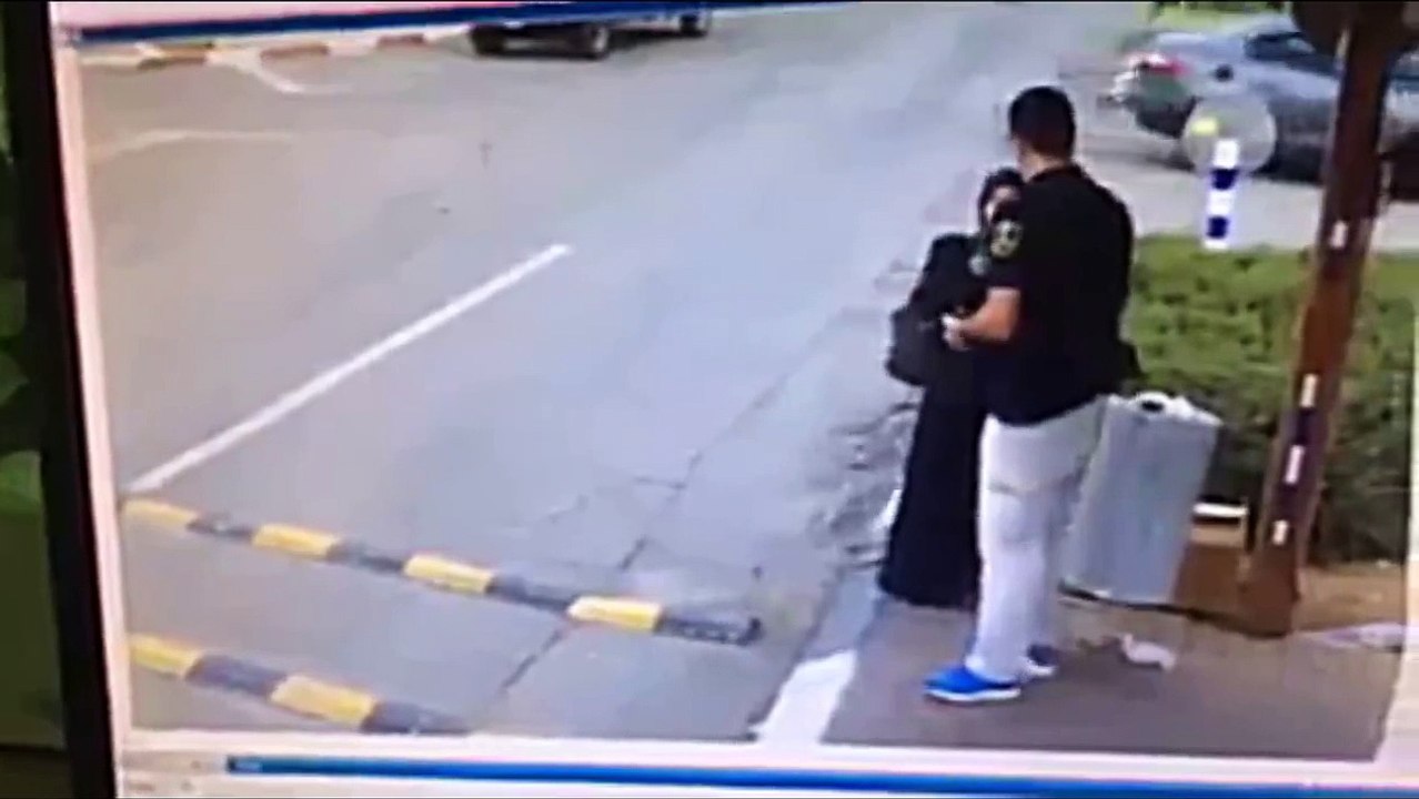 Palestinian woman  tried to stab Israeli security officers