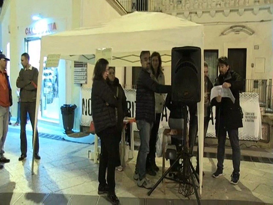 IN PIAZZA PER L'INCENERITORE E ATER MATERA 9-11-2015