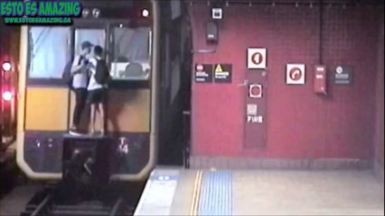 Jovenes Locos Pegados Del Tren - Train Surfing