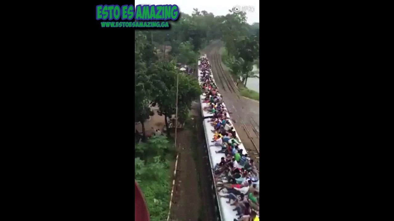 Tren Increiblemente Lleno - Personas En EL Techo De Un Tren 2015