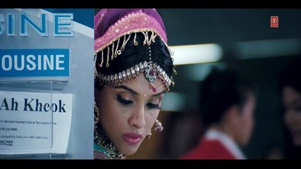 Airport scene from Ready