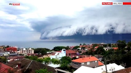 Un incroyable nuage en forme de vague au-dessus de Sydney