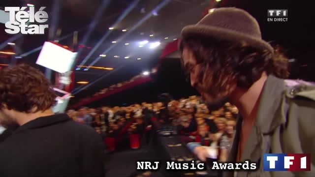 NRJ Music Awards : Le baiser de Laure Manaudou pour la victoire des Fréro Delavega, samedi 7novembre