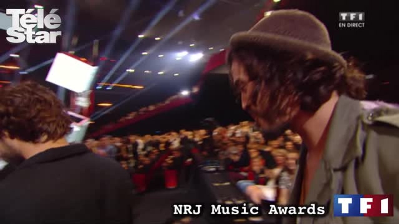 NRJ Music Awards : Le baiser de Laure Manaudou pour la victoire des Fréro Delavega, samedi 7novembre