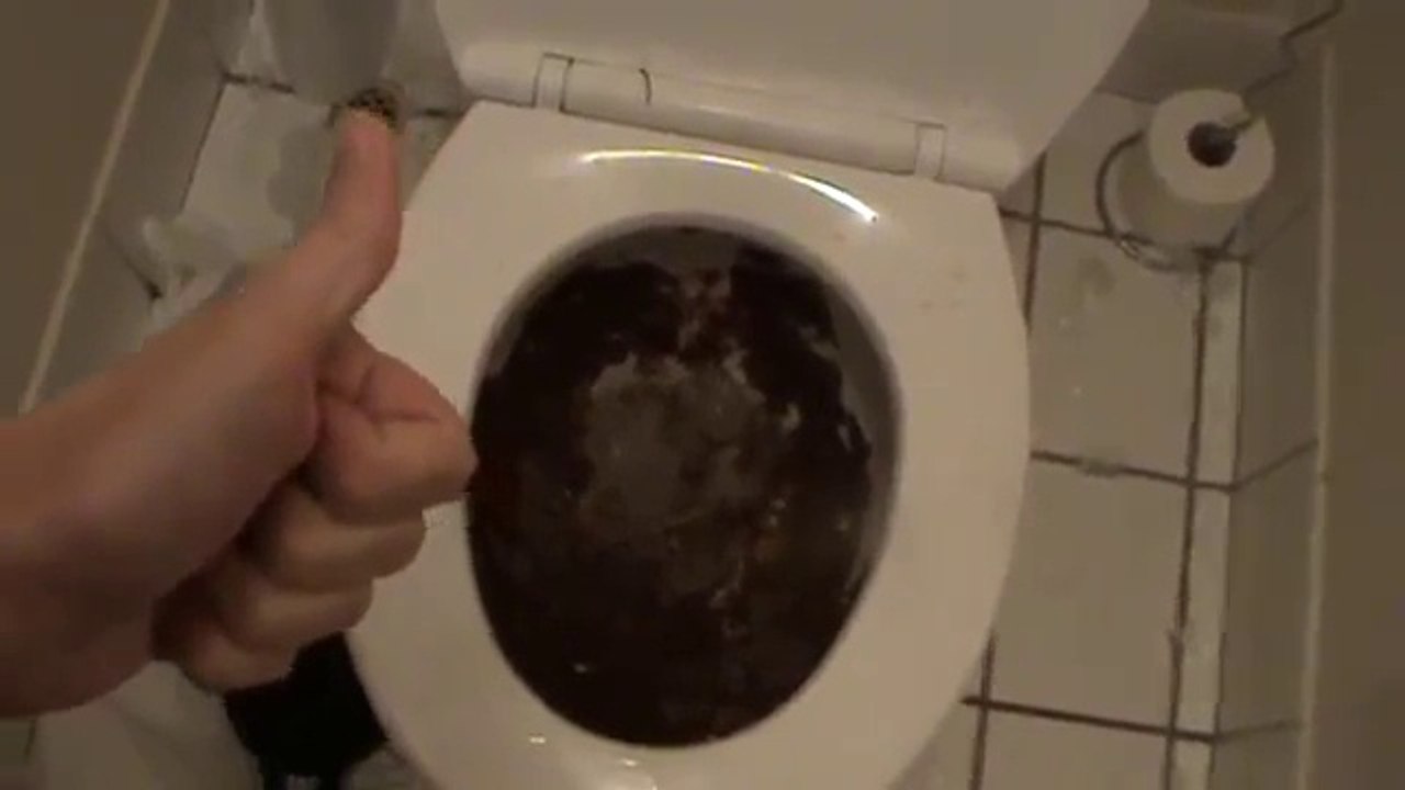 How to Unclog a Toilet - Clogged toilet TRADE SECRET!