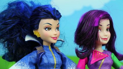 Mal and Evie Bake Cookies with Easy Bake Ultimate Oven Super Treat Edition. DisneyToysFan.