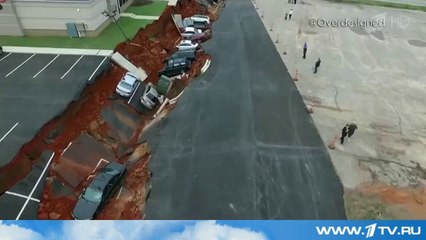 В США более 10 автомобилей провалились под землю