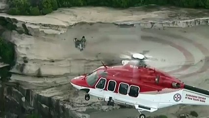 Le sauvetage de deux touristes en haut d'une falaise