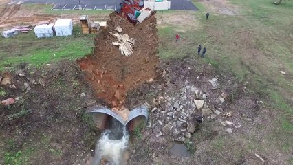 Quinze voitures englouties dans un mystérieux trou géant aux USA