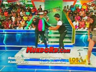 Daniel sarcos imitando a Juan gabriel en el segmento los imitadores