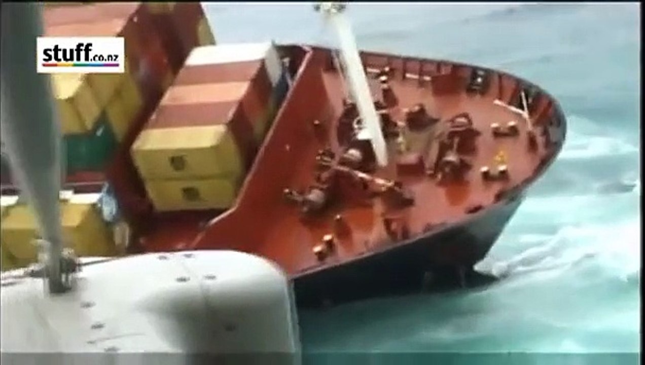 Container Ship Rena sinking - Dramatic Footage