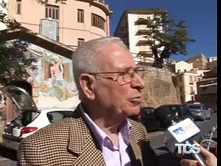 Nisseni con i bidoni in piazza Mercato Grazia