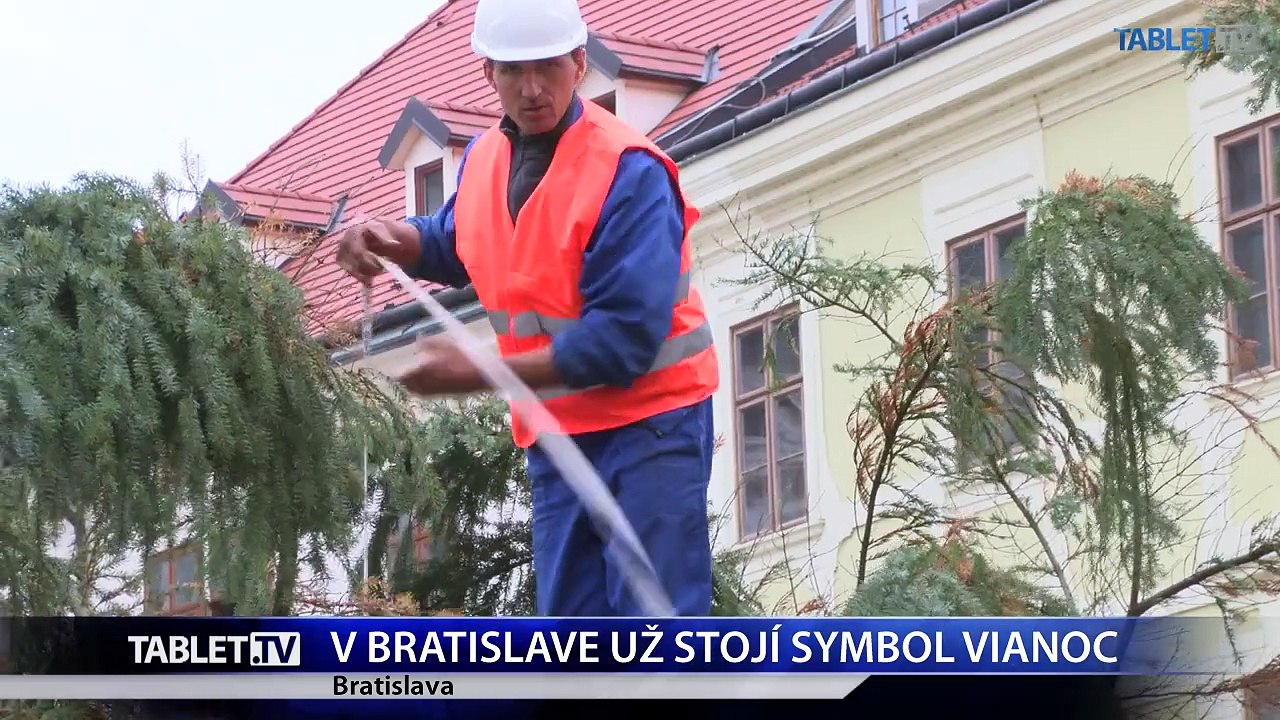 Na Hlavnom námestí v Bratislave už stojí vianočný stromček